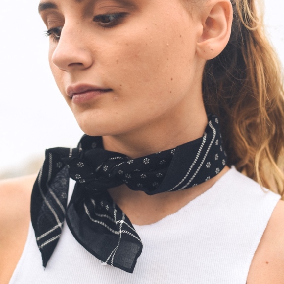 LAST ONE!!! Black Bandana style Neck or hair scarf - Picture 1 of 3